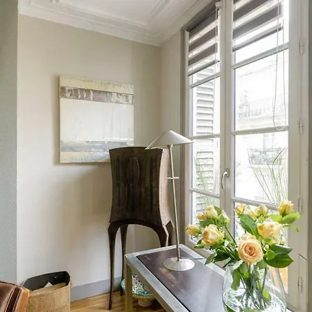 Left Bank Deluxe Apartment